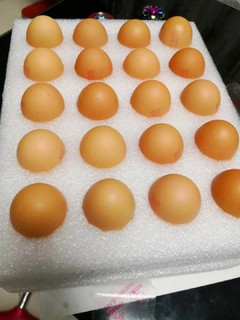大小匀称，干净整洁的鸡蛋