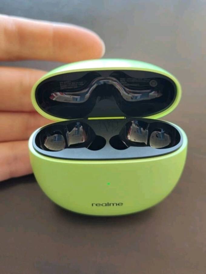 高颜值,realme buds air2