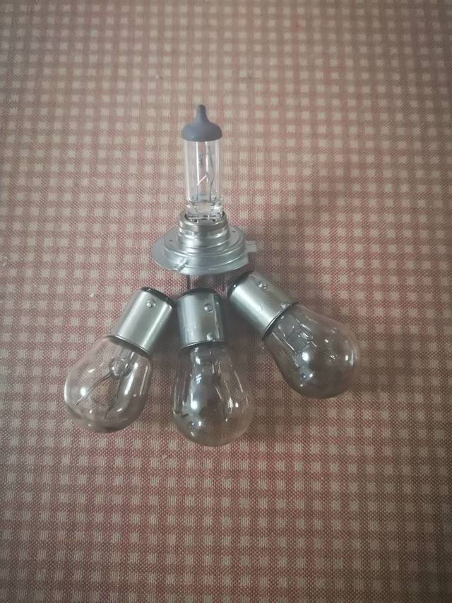 定期检查汽车车灯 保障安装行驶