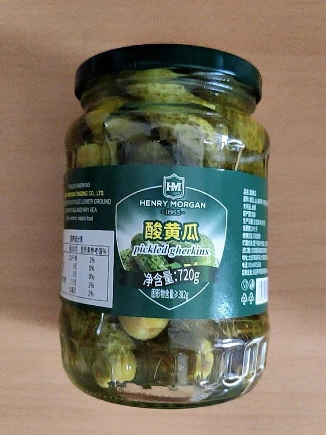 先闻一下，再吃的小黄瓜