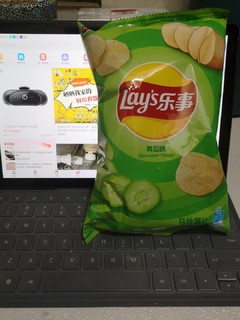 美味零食，乐事薯片黄瓜味