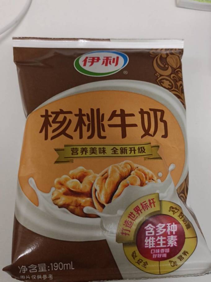 伊利核桃牛奶--口感醇香