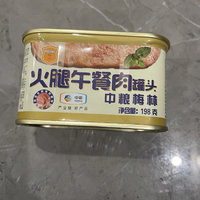 可以看到肉粒的午餐肉罐头