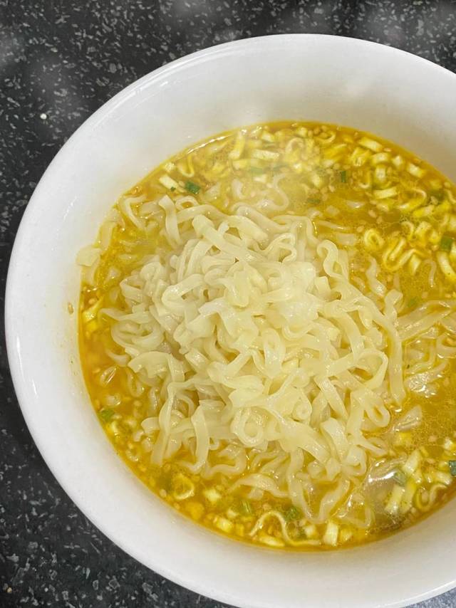 康师傅金汤肥牛面