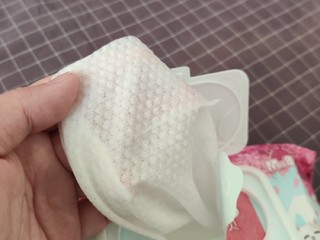 怡恩贝樱花婴儿手口湿巾，价格便宜质量一般
