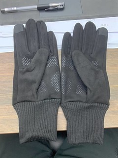 冬天汽车必须戴上保暖手套