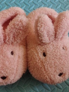 粉色兔兔带回家，脚丫子靠它来保护取暖