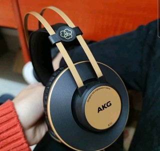 超高性价比的监听耳机：AKG K92