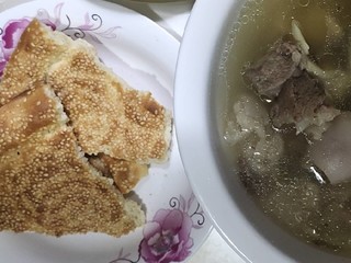 疆小馕配羊肉汤，来自新疆的美味