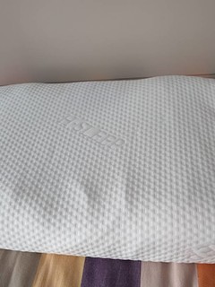 朴实低调好用的乳胶枕