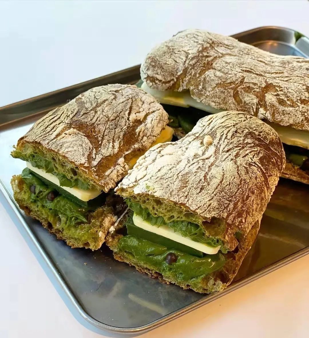 韩国「丑面包」横空出世,店主很"任性"每天营业7小时,周一周二休班,还