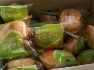 良品铺子的这款手撕面包味道还不错