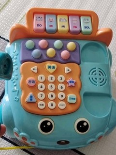仿真的电话座机宝宝很感兴趣