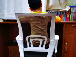 舒适又透气的儿童乳胶转椅