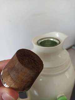 复古的传统样式保温开水瓶。