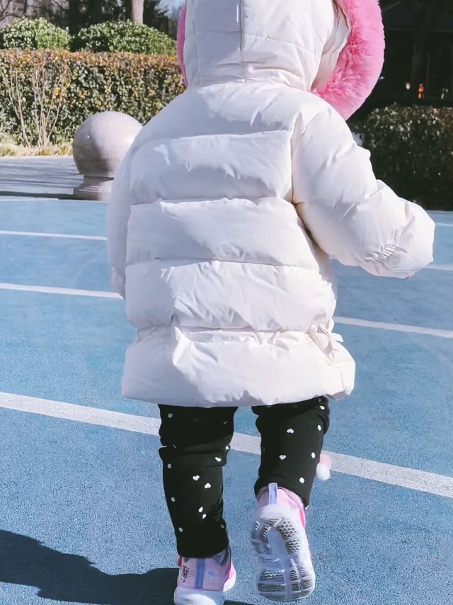 女儿的温暖新棉袄-巴拉巴拉女童羽绒衣