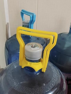 桶装水提水器。