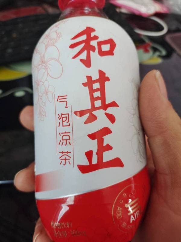 达利园气泡水和其正凉茶茶饮料小瓶300ml12瓶整箱装