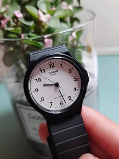 款式简洁，价格亲民的一款卡西欧手表