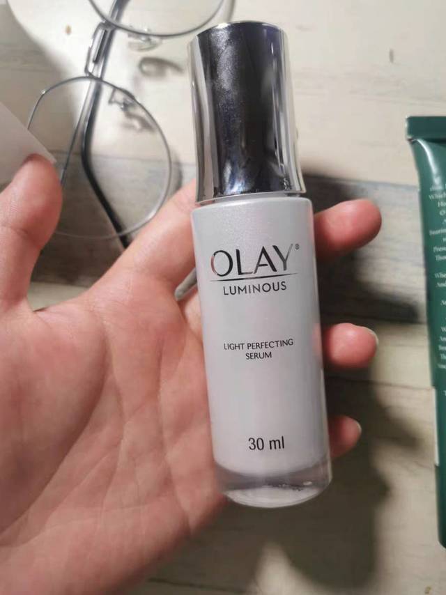 Olay玉兰油光感小白瓶精华露