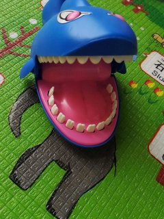 商品tatanicemy6801大鲨鱼咬手玩具