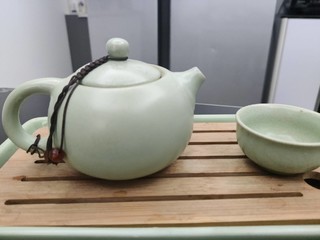 一个漂亮的茶壶加上一壶茶，就是最放松的午