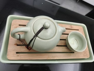 一个漂亮的茶壶加上一壶茶，就是最放松的午