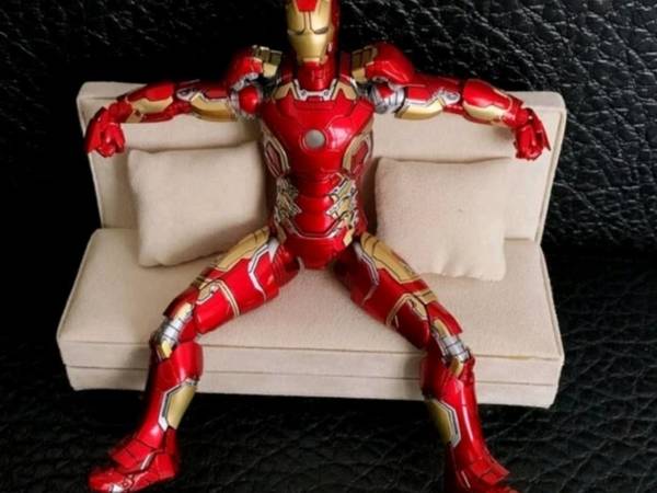 形象精美材质光滑，总体质感很好，值得收藏