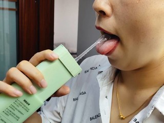 小巧便携冲牙器，洁齿护龈双管齐下