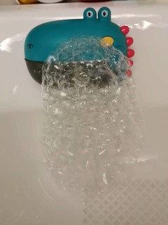 宝宝快乐洗澡时光--吐泡泡的大恐龙🦕