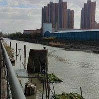 上海黄浦江小河边河道夜钓经验/夜钓灯强光钓鱼灯三脚支架台钓灯手电筒