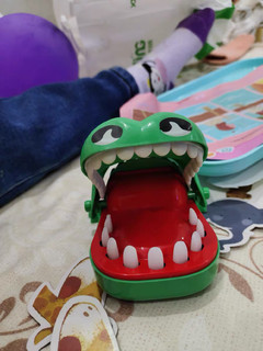 鳄鱼咬人解压玩具
