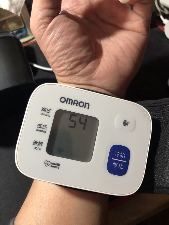 欧姆龙腕式血压计