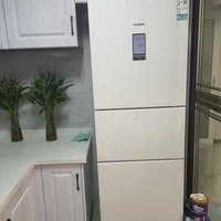 厨房配套的冰箱