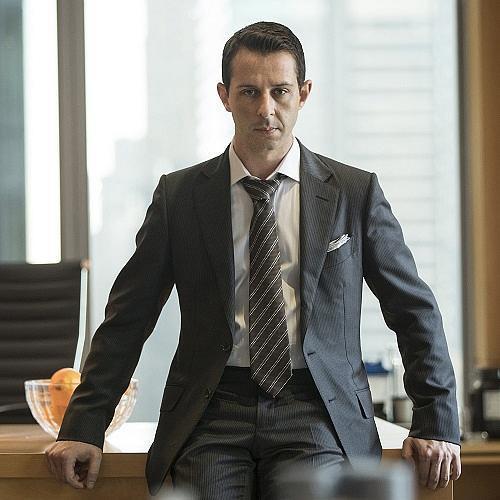 看《继承之战》的“西装”后遗症，聊聊他们穿西装怎么就不像小镇房屋中介？