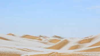 旅游指北针 篇七十二：你见过下雪的沙漠吗？此时的大西北人少、景美、价格低，还能玩的不一样！