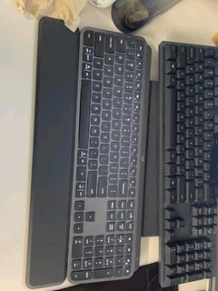 罗技 MX Keys 键盘