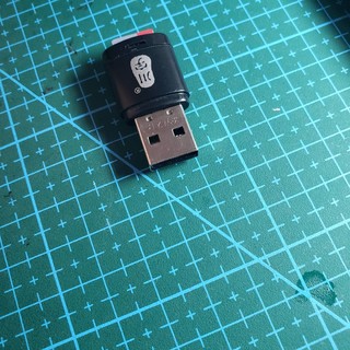USB 2.0  个头小。足以应付办公顶