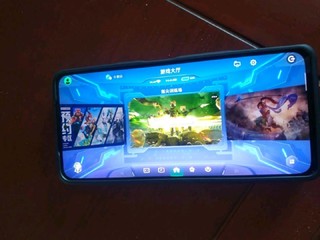黑鲨 4S Pro 玩游戏解压的手机