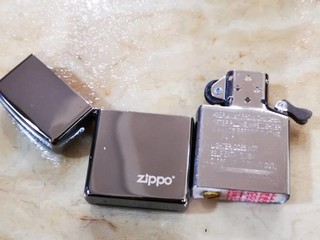 Zippo黑冰，终于有能力收藏一个芝宝