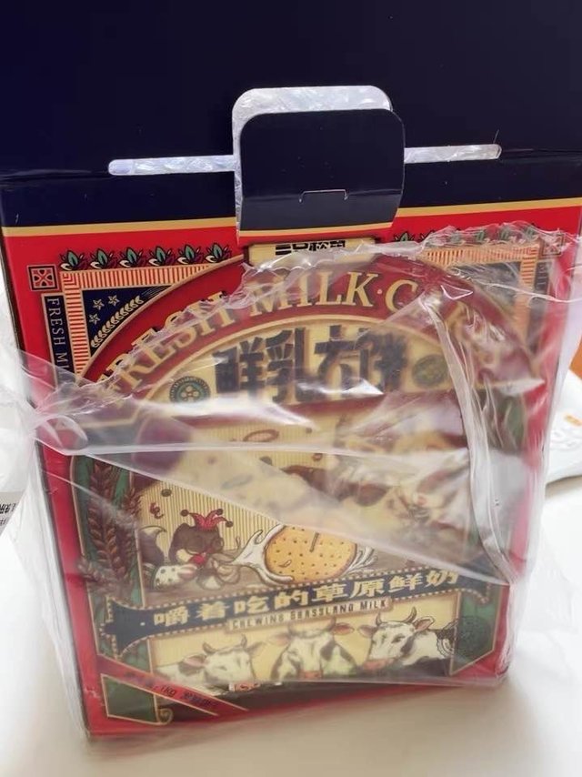 三只松鼠鲜乳大饼好吃又方便，就是嘎嘣一下