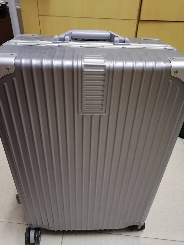 行李箱