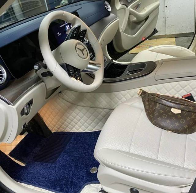 美滋滋，越来越喜欢这奔驰深海蓝汽车脚垫！