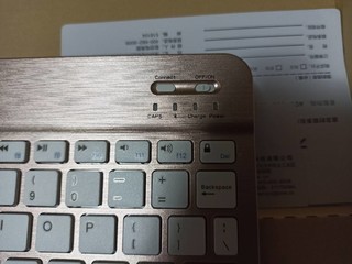 超薄超方便的无线蓝牙键盘。