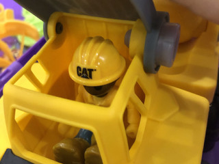 CAT组装工程车