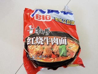 大食袋康师傅红烧牛肉面就是这个味儿！