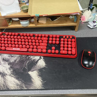 红+黑的鼠标键盘套装，狂拽炫酷D炸办公室