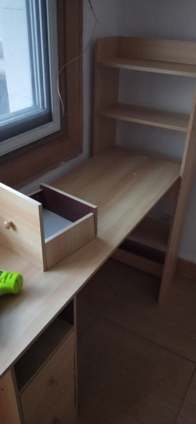 2021-12-16 17:56:29一桌多用,书桌兼了电脑桌,还带有书架,桌子拼装也