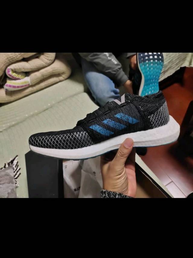 adidas阿迪达斯跑步鞋