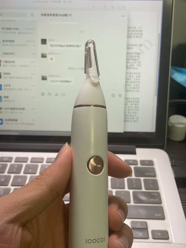 鼻毛修剪器。